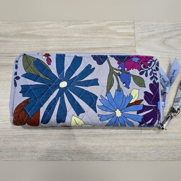 Vera Bradley RFID Accordion Wristlet Purple Floral Wallet See Pics - Picture 4 of 5
